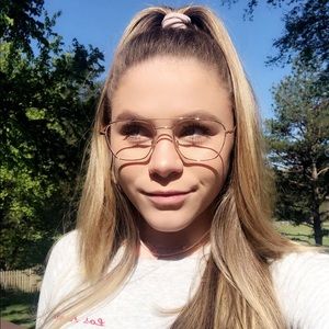 Meet your Posher, Riley